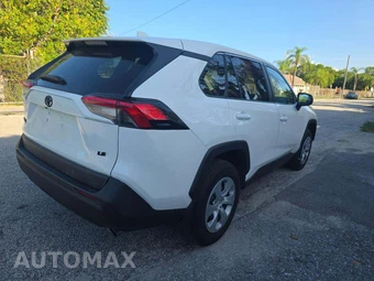 2024 Toyota RAV4 LE - miniatura 3