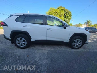 2024 Toyota RAV4 LE - miniatura 4