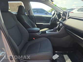 2024 Toyota RAV4 LE – miniatura 8