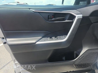 2024 Toyota RAV4 LE – miniatura 9
