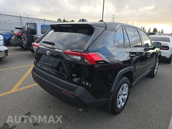 2024 Toyota RAV4 LE – miniatura 4