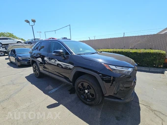 2024 Toyota RAV4 LE - miniatura 3