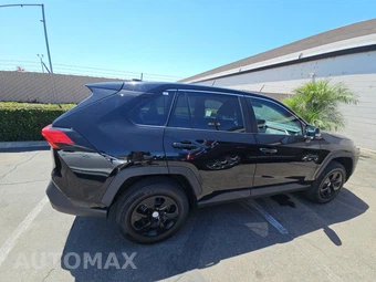 2024 Toyota RAV4 LE - miniatura 4