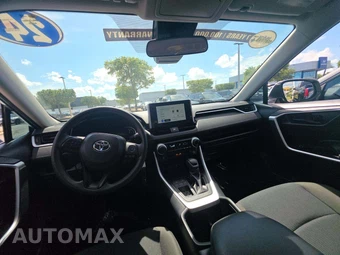 2024 Toyota RAV4 LE - miniatura 10