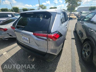2024 Toyota RAV4 LE - miniatura 3