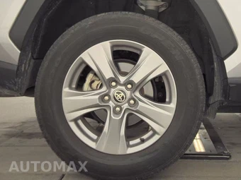 2024 Toyota RAV4 XLE - miniatura 11