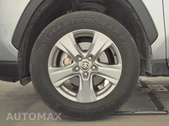 2024 Toyota RAV4 XLE - miniatura 9