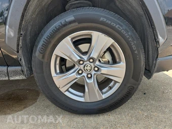 2024 Toyota RAV4 XLE - miniatura 9