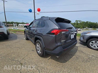 2024 Toyota RAV4 XLE - miniatura 2