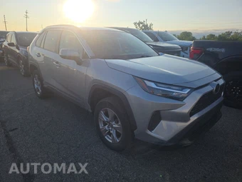 2024 Toyota RAV4 XLE – miniatura 3