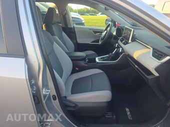2024 Toyota RAV4 XLE – miniatura 8