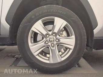 2024 Toyota RAV4 XLE - miniatura 10