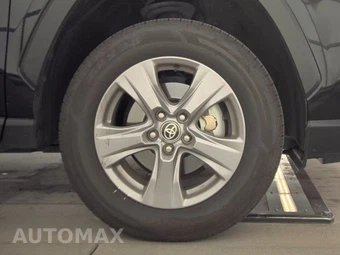 2024 Toyota RAV4 XLE – miniatura 10