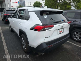 2024 Toyota RAV4 XLE - miniatura 2