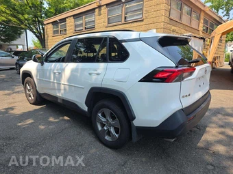 2024 Toyota RAV4 XLE - miniatura 2
