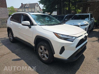 2024 Toyota RAV4 XLE - miniatura 4