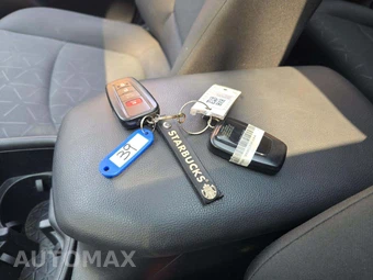 2024 Toyota RAV4 XLE - miniatura 8