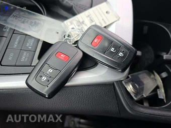 2024 Toyota RAV4 XLE - miniatura 8