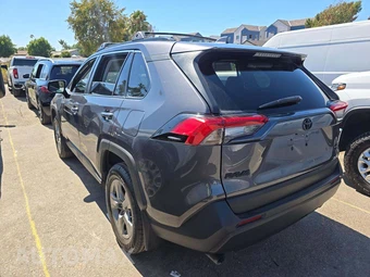 2024 Toyota RAV4 XLE - miniatura 2
