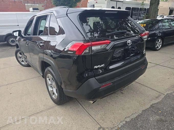 2024 Toyota RAV4 XLE – miniatura 2