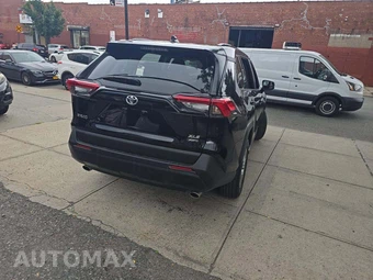 2024 Toyota RAV4 XLE – miniatura 3