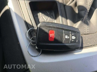 2024 Toyota RAV4 XLE - miniatura 5