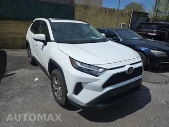 2024 Toyota RAV4 XLE - miniatura 3
