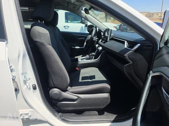 2024 Toyota RAV4 XLE - miniatura 8