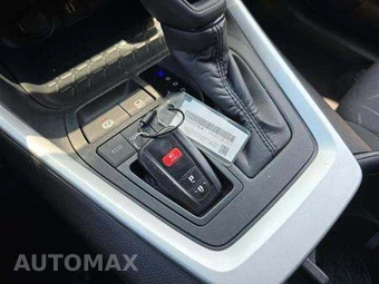 2024 Toyota RAV4 XLE - miniatura 8