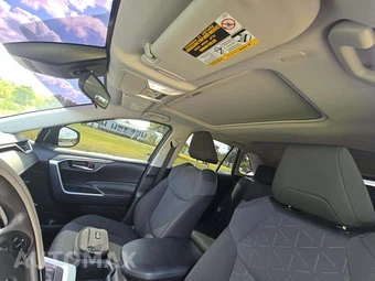 2024 Toyota RAV4 XLE - miniatura 8