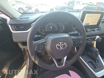 2024 Toyota RAV4 XLE – miniatura 10