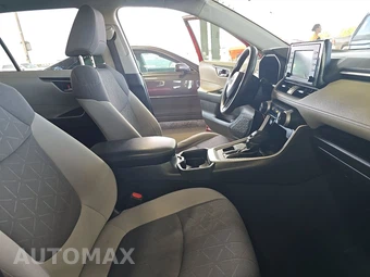 2024 Toyota RAV4 XLE - miniatura 8