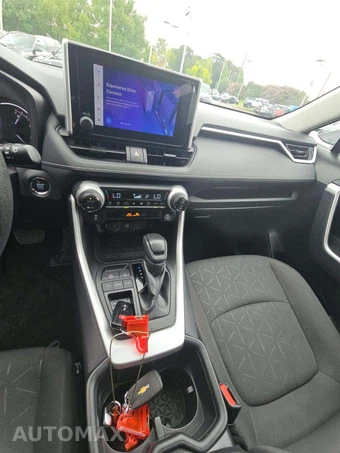 2024 Toyota RAV4 XLE - miniatura 10
