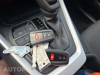 2024 Toyota RAV4 XLE - miniatura 8