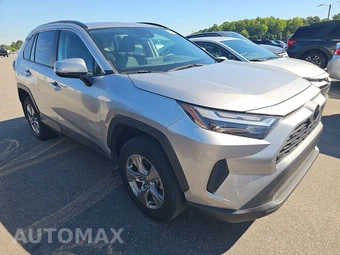 2024 Toyota RAV4 XLE – miniatura 3