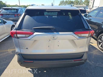 2024 Toyota RAV4 XLE – miniatura 5