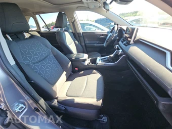 2024 Toyota RAV4 XLE – miniatura 8