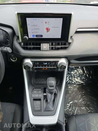 2024 Toyota RAV4 XLE - miniatura 10