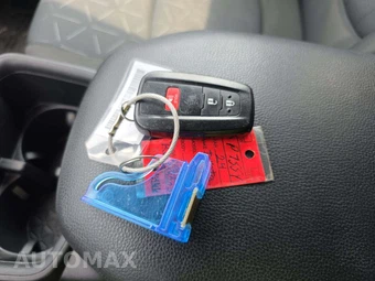 2024 Toyota RAV4 XLE - miniatura 8