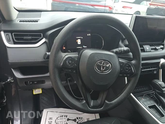 2024 Toyota RAV4 XLE – miniatura 10
