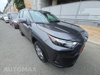 2024 Toyota RAV4 XLE – miniatura 3