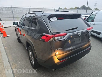 2024 Toyota RAV4 XLE – miniatura 6