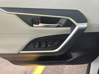 2024 Toyota RAV4 XLE – miniatura 15