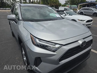 2024 Toyota RAV4 XLE – miniatura 3
