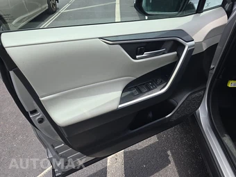 2024 Toyota RAV4 XLE – miniatura 9
