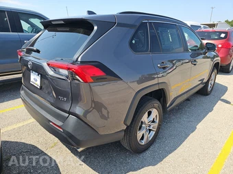 2024 Toyota RAV4 XLE - miniatura 4