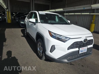 2024 Toyota RAV4 XLE – miniatura 3