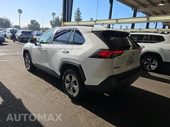 2024 Toyota RAV4 XLE – miniatura 6