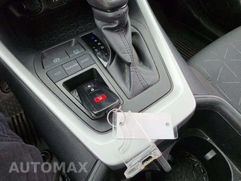 2024 Toyota RAV4 XLE - miniatura 5