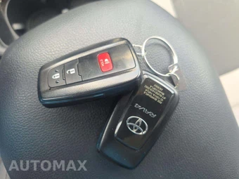 2024 Toyota RAV4 XLE - miniatura 8